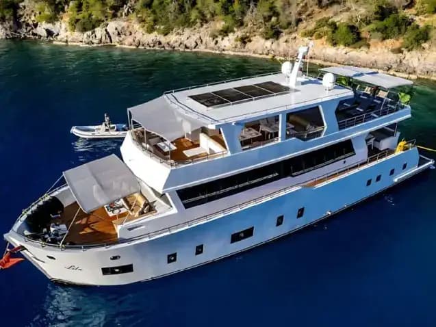 Trawler Lila - Image 1