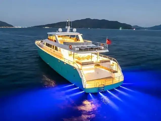 Yacht Deep Water