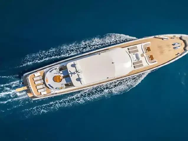 Yacht Deep Water